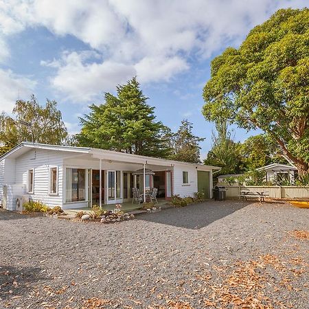 Lake Edge Cottage - Waitahanui Holiday Home Eksteriør billede