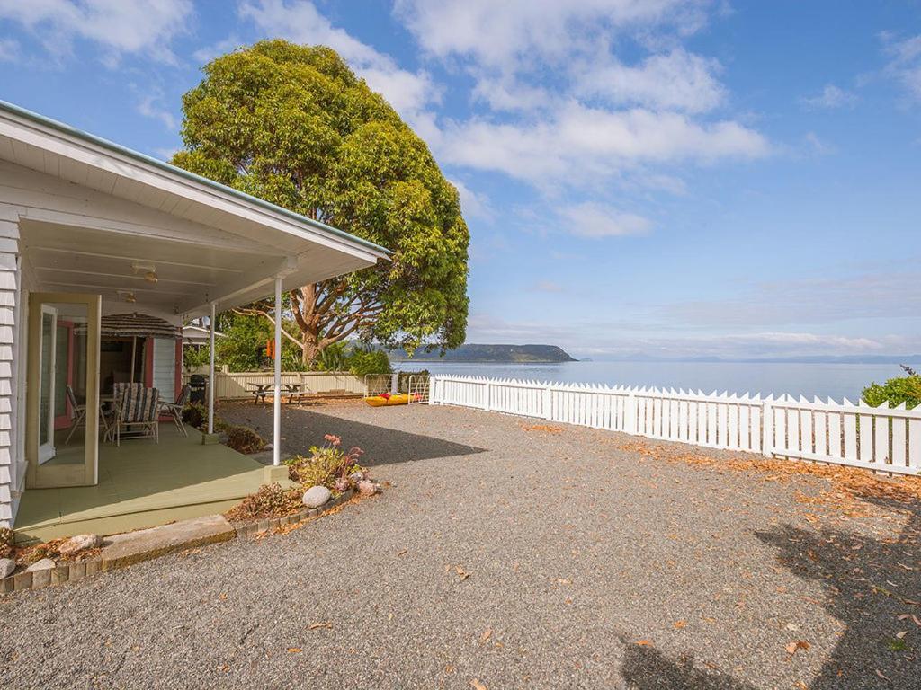 Lake Edge Cottage - Waitahanui Holiday Home Eksteriør billede