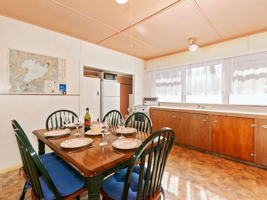 Lake Edge Cottage - Waitahanui Holiday Home Eksteriør billede