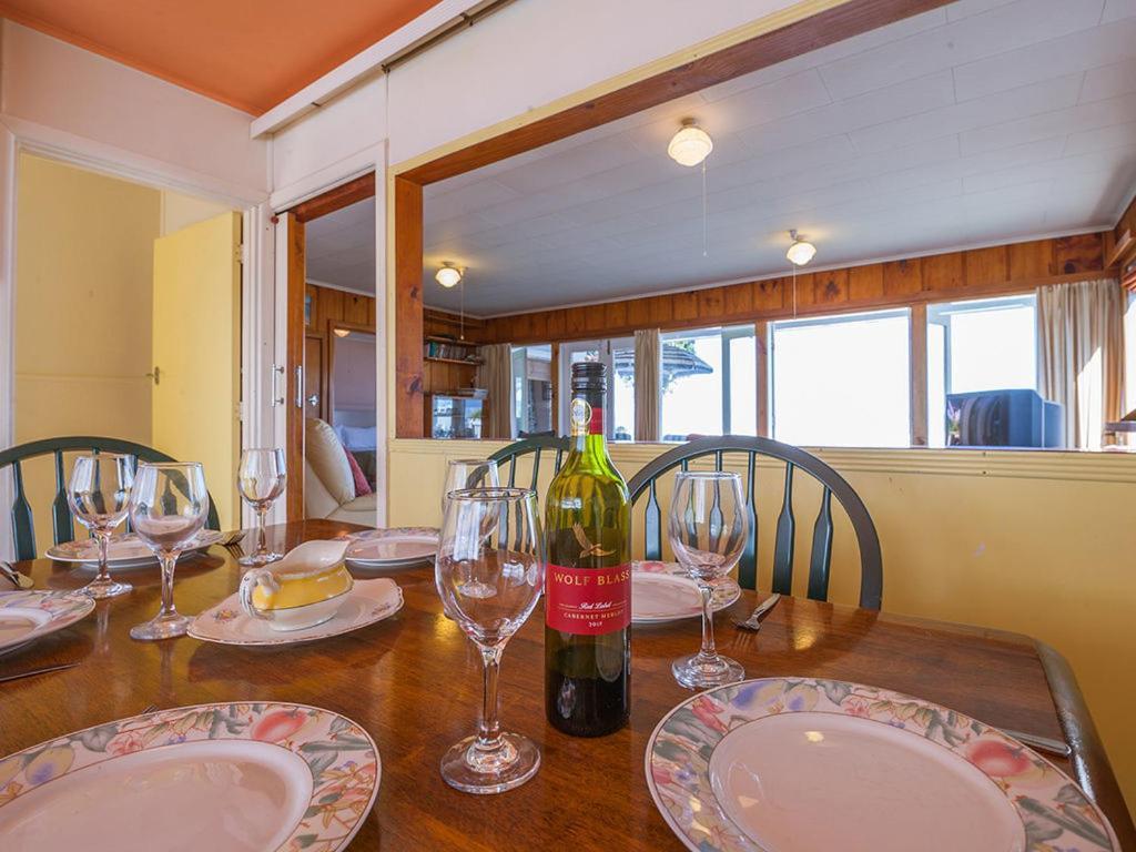 Lake Edge Cottage - Waitahanui Holiday Home Eksteriør billede