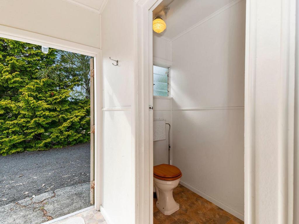 Lake Edge Cottage - Waitahanui Holiday Home Eksteriør billede
