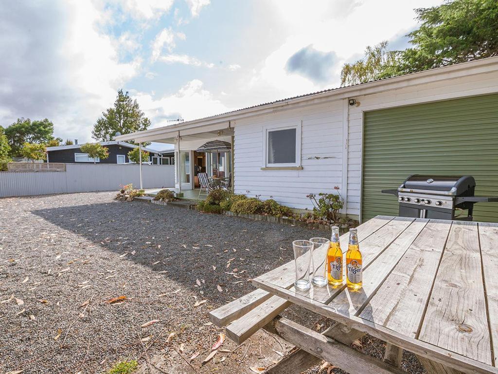 Lake Edge Cottage - Waitahanui Holiday Home Eksteriør billede