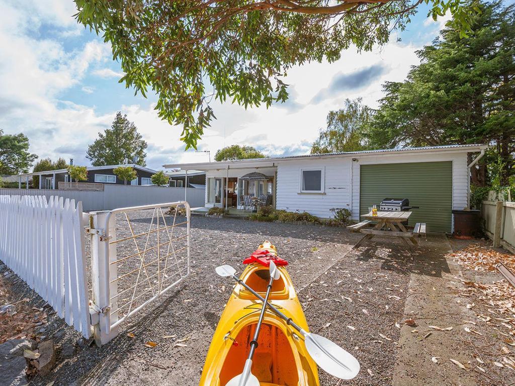 Lake Edge Cottage - Waitahanui Holiday Home Eksteriør billede