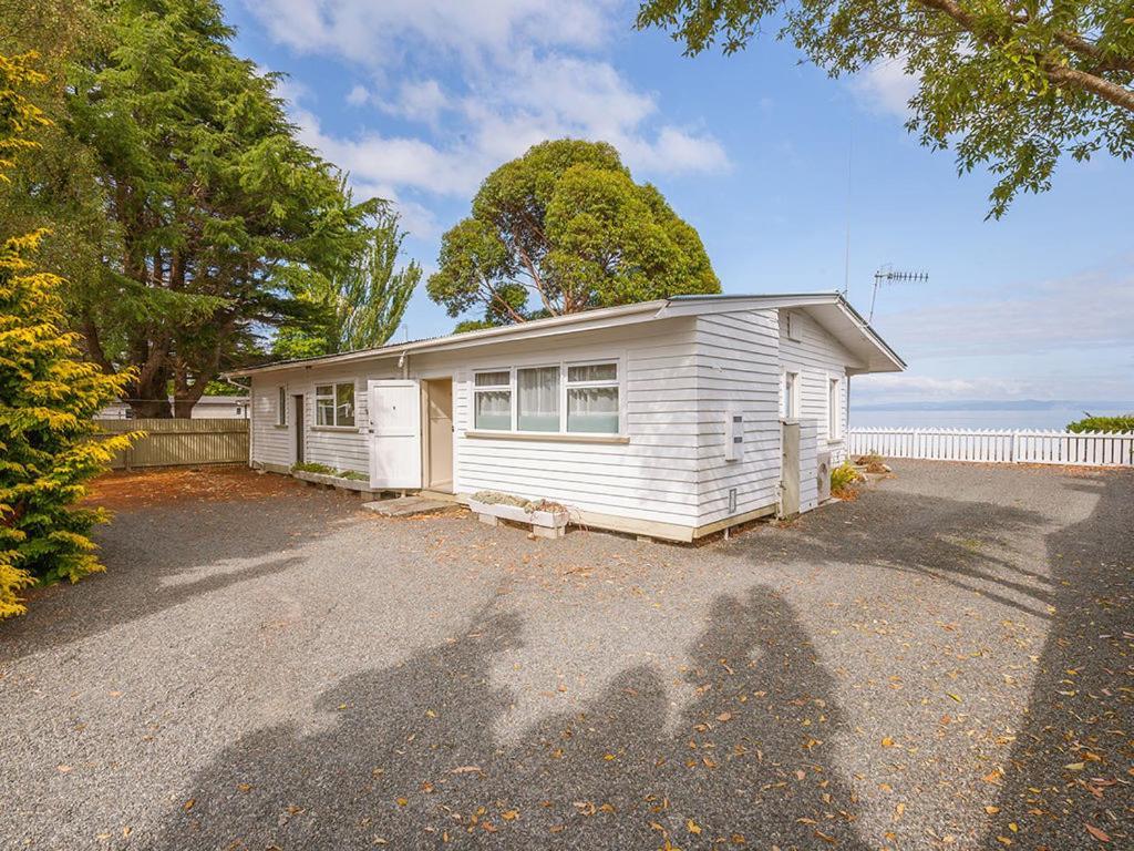 Lake Edge Cottage - Waitahanui Holiday Home Eksteriør billede